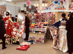小松市着物専門店あかね　振袖試着