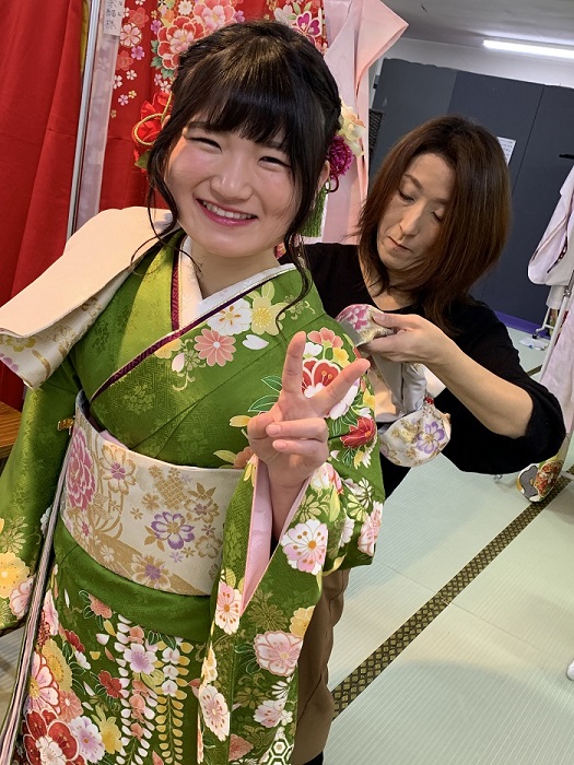 小松市振袖専門店あかね　着付け